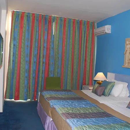 Ξενοδοχείο The Caravel 2*