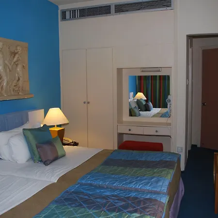 Hotel The Caravel Limassol