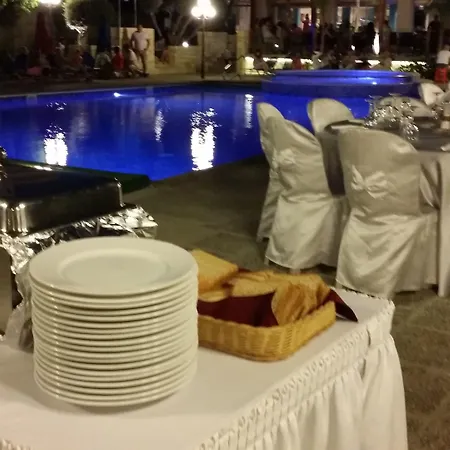 The Caravel Hotel
