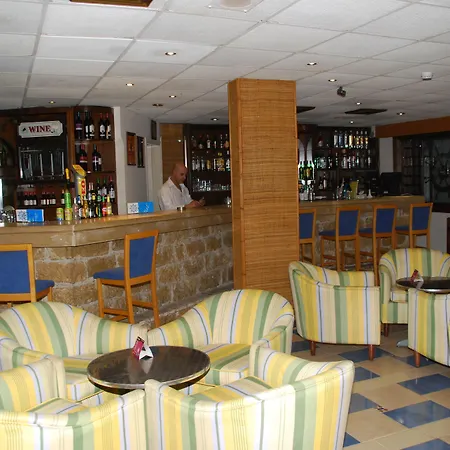 The Caravel Hotel 2*
