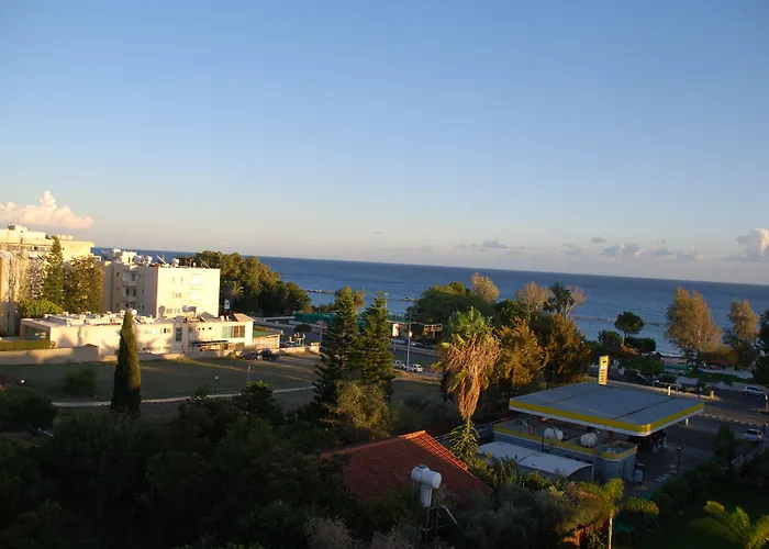 The Caravel 2* לימסול