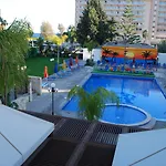 The Caravel Hotel
