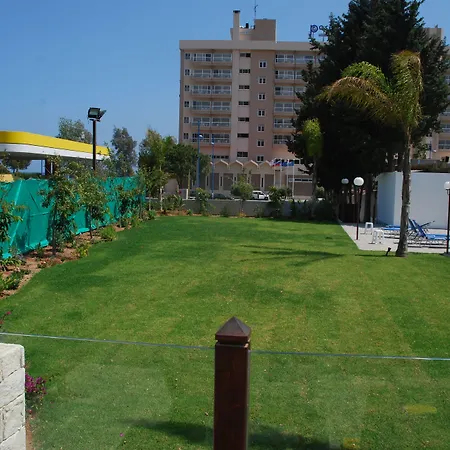 The Caravel Hotel 2*