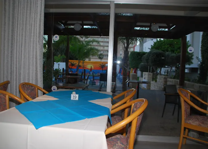 The Caravel Hotel 2*