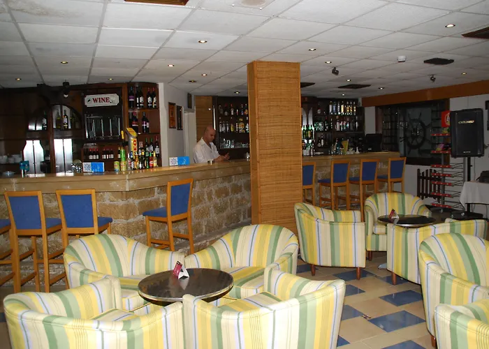 The Caravel Hotel 2*